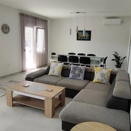 Appartement Emily, 6 2 Guests, Newly Refurbished