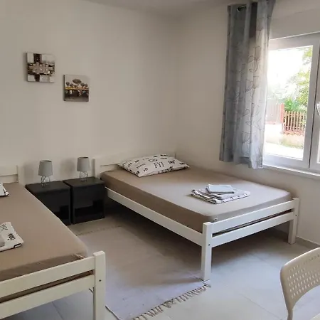 Emily, 6 2 Guests, Newly Refurbished