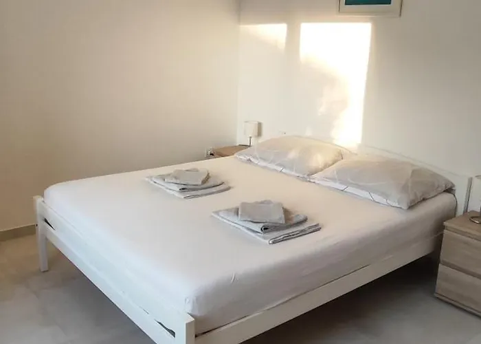 Emily, 6 2 Guests, Newly Refurbished Apartmán Pula