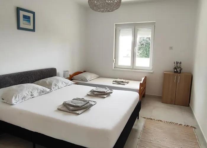 Emily, 6 2 Guests, Newly Refurbished Apartmán