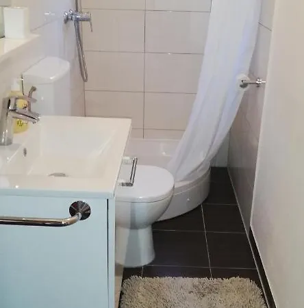 Emily, 6 2 Guests, Newly Refurbished * Pula