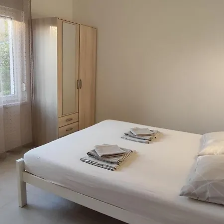 Emily, 6 2 Guests, Newly Refurbished