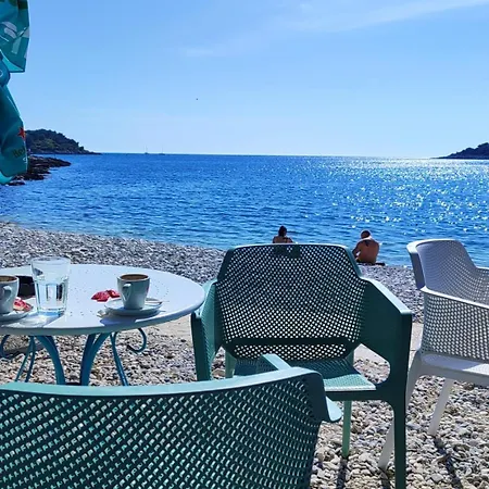 Emily, 6 2 Guests, Newly Refurbished Apartmán Pula