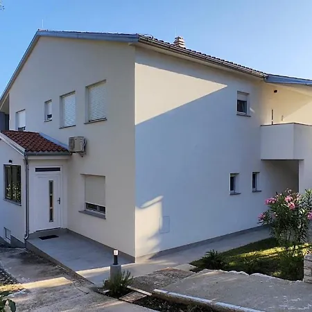 Emily, 6 2 Guests, Newly Refurbished * プーラ