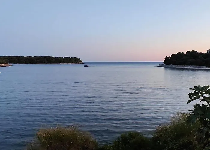 Emily, 6 2 Guests, Newly Refurbished 普拉