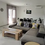 Апартаменты Emily, 6 2 Guests, Newly Refurbished