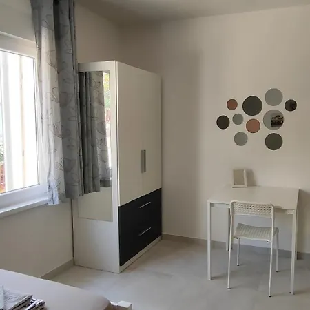 Emily, 6 2 Guests, Newly Refurbished Пула