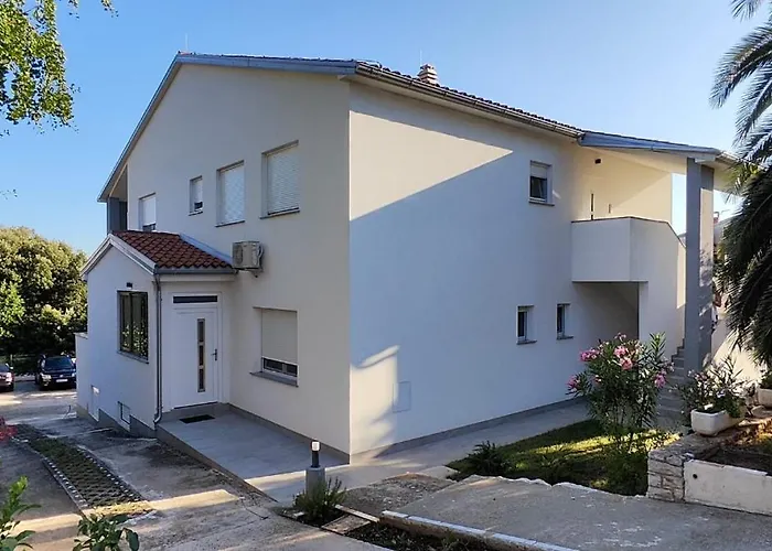 Emily, 6 2 Guests, Newly Refurbished * Pula